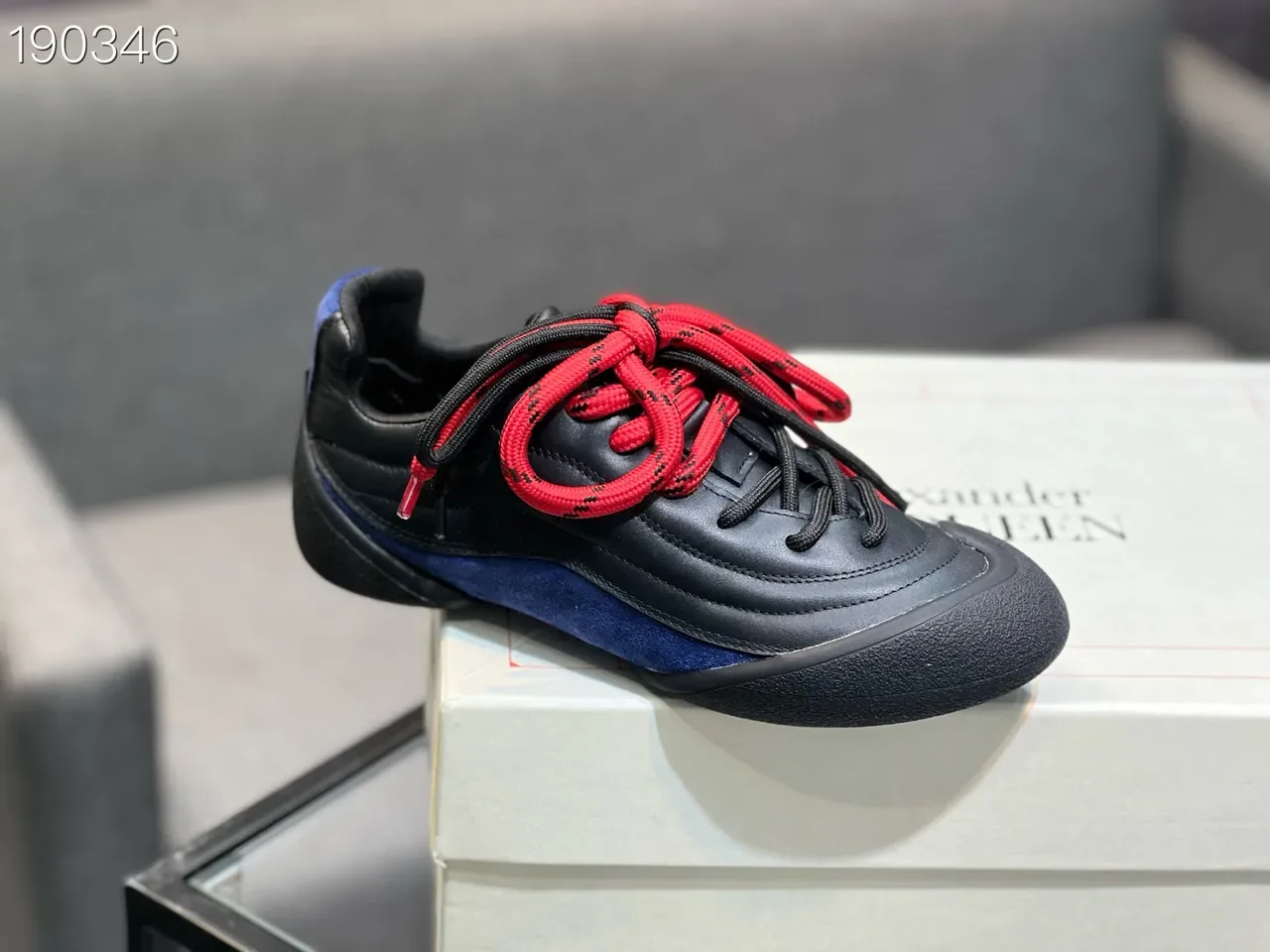 Alexander McQueen Noir Bleu Embout à l'avant en caoutchouc sculpté Partie supérieure en cuir et daim en couches Chaussures lifestyle 4