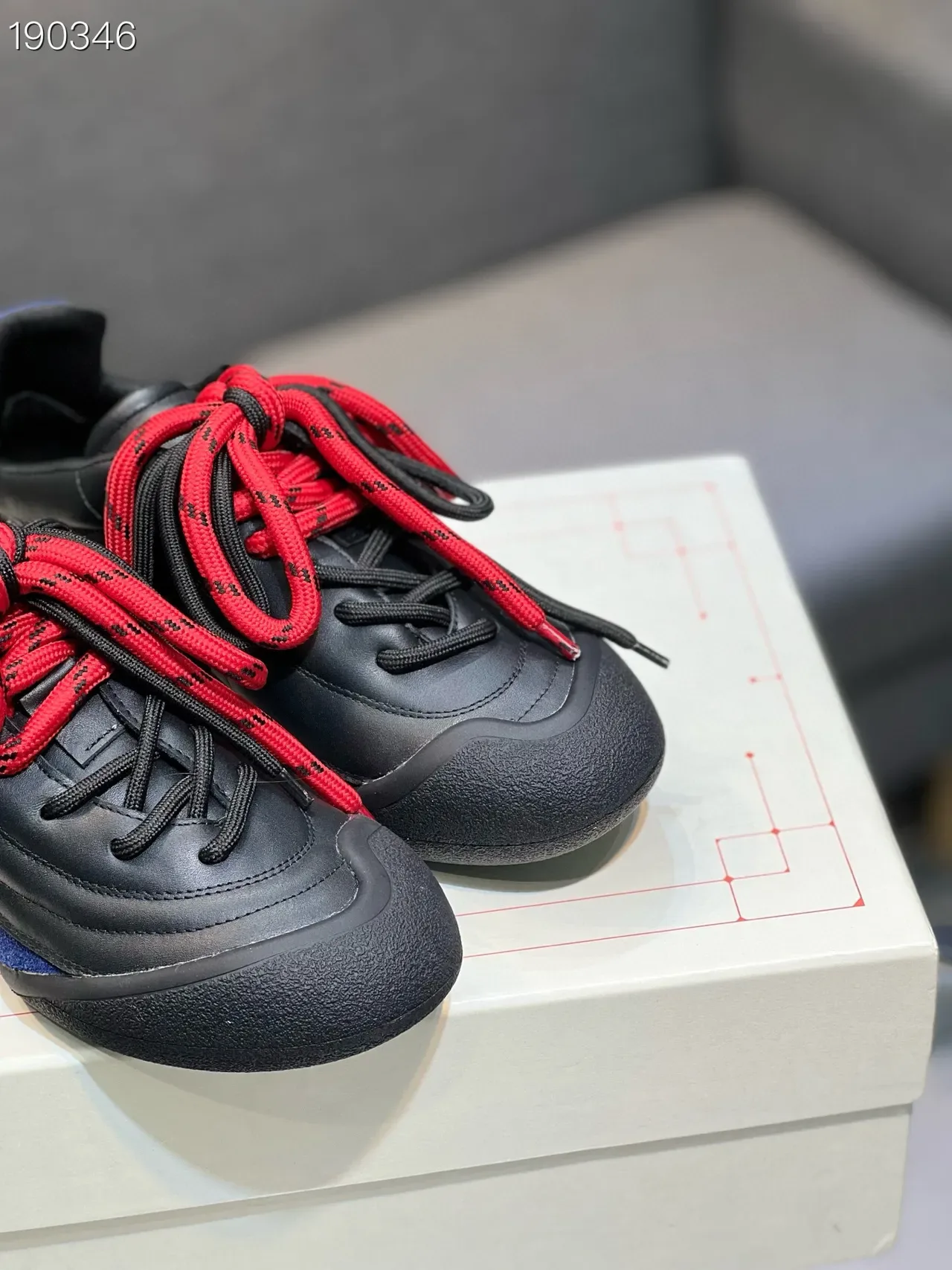 Alexander McQueen Noir Bleu Embout à l'avant en caoutchouc sculpté Partie supérieure en cuir et daim en couches Chaussures lifestyle 5