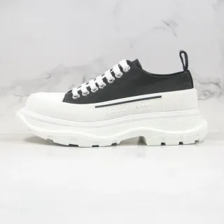 Alexander McQueen Sneakers Oversized Noires et Blanches Chunky