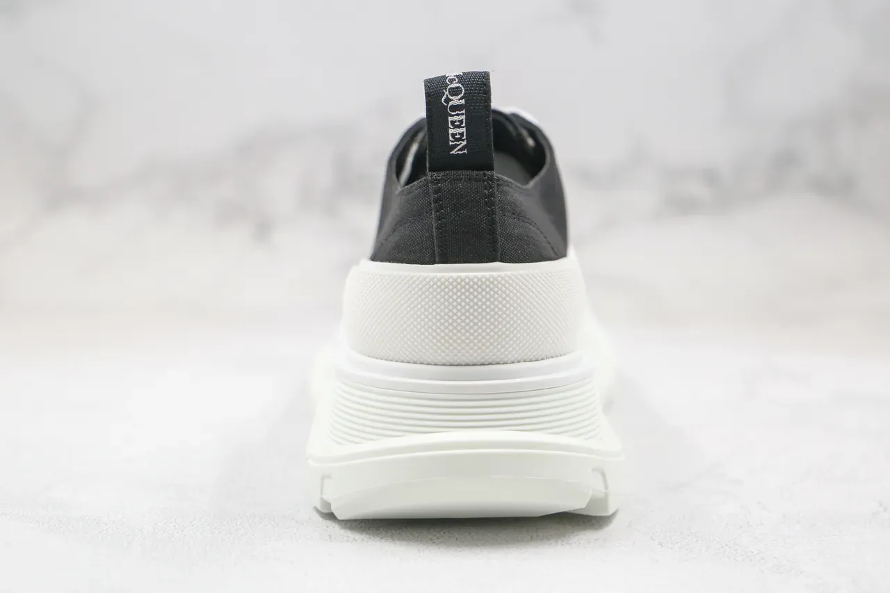 Alexander McQueen Sneakers Oversized Noires et Blanches Chunky 3