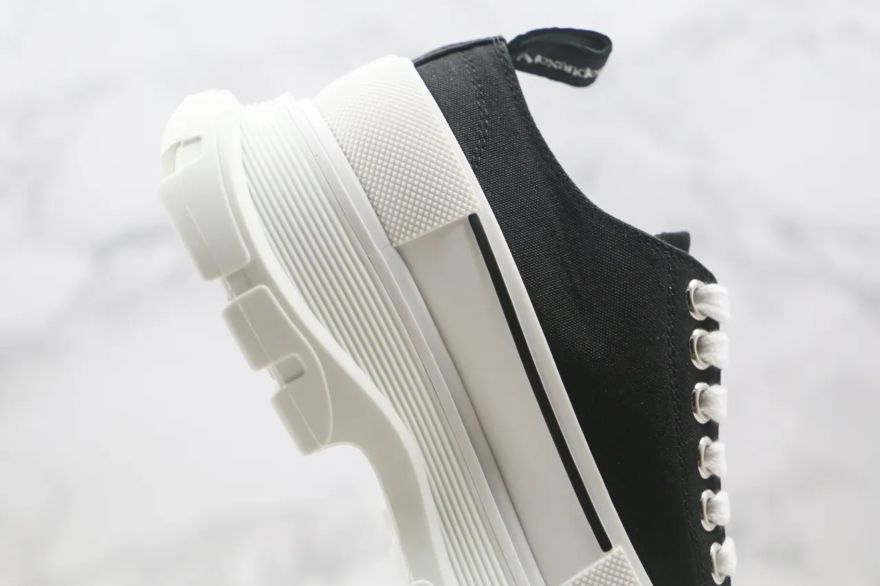 Alexander McQueen Sneakers Oversized Noires et Blanches Chunky 4