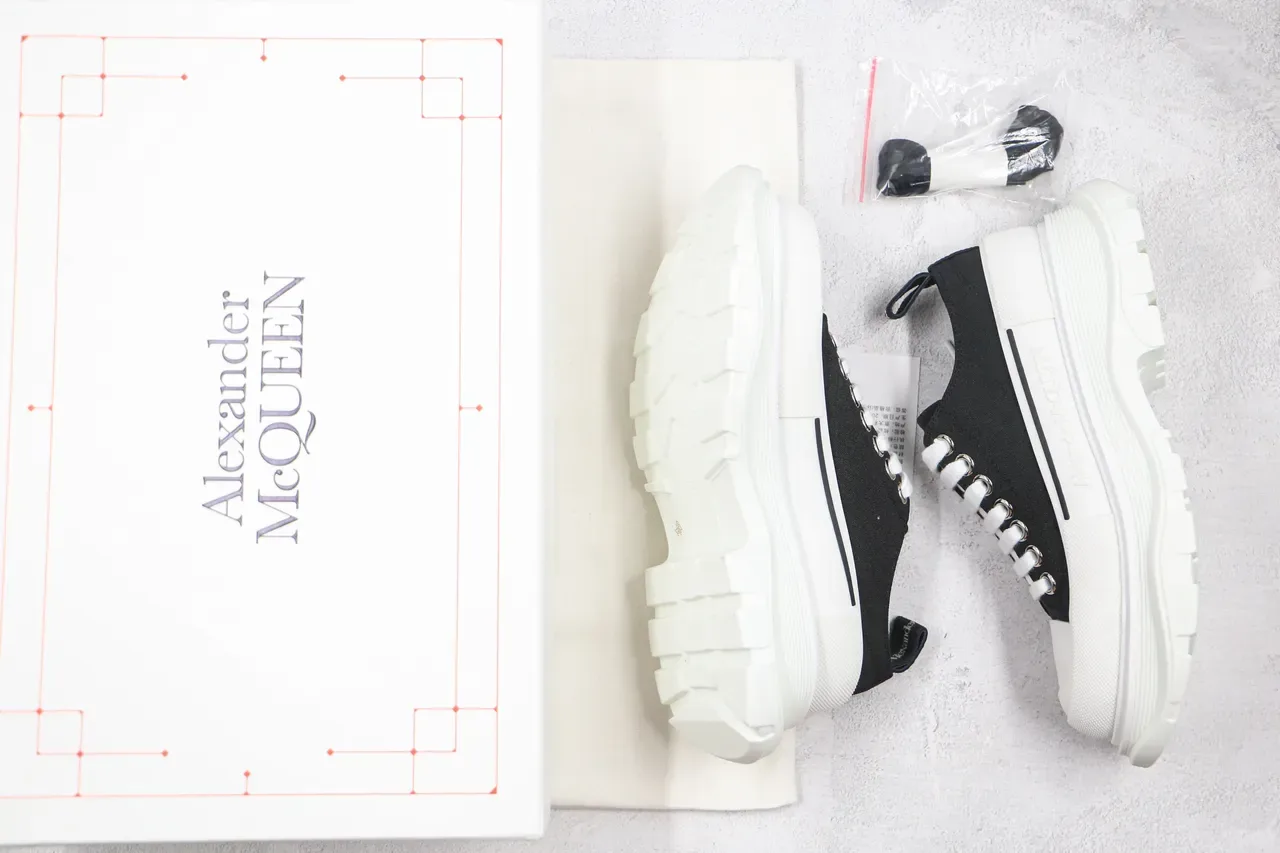 Alexander McQueen Sneakers Oversized Noires et Blanches Chunky 7