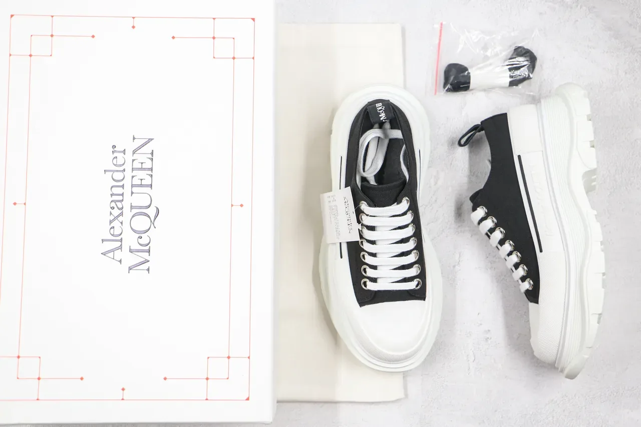 Alexander McQueen Sneakers Oversized Noires et Blanches Chunky 8