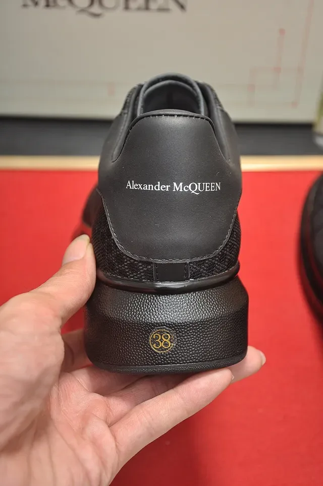 Alexander McQueen أوفرسايزد سنيكرز أسود لايف ستايل سنيكرز 2