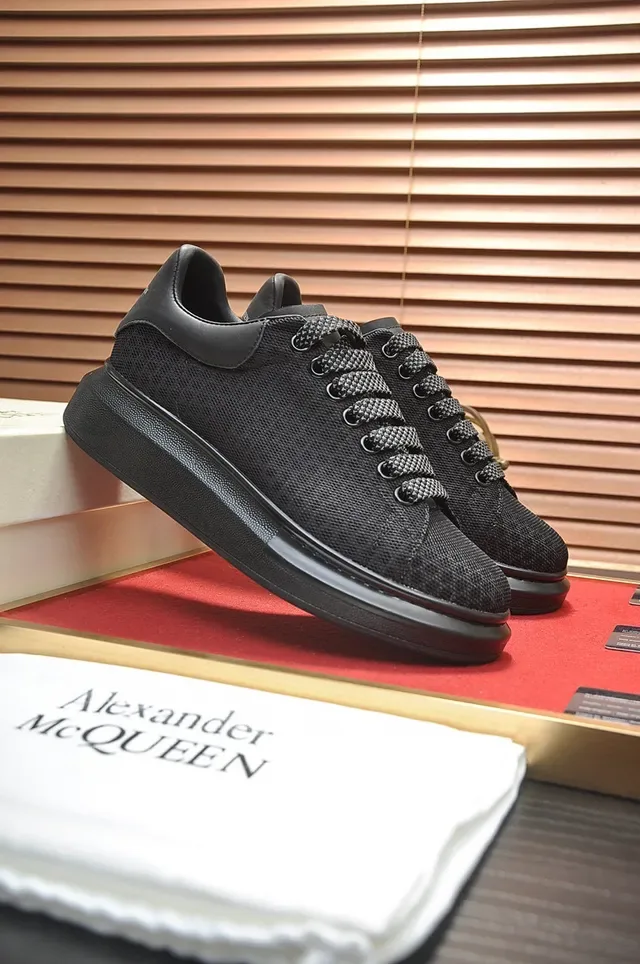 Alexander McQueen أوفرسايزد سنيكرز أسود لايف ستايل سنيكرز 9