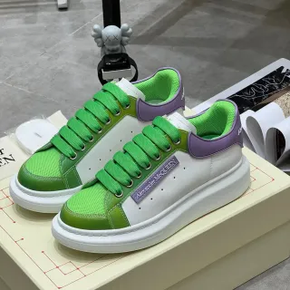 Alexander McQueen ओवरसाइज्ड स्नीकर Green White Purple लाइफस्टाइल