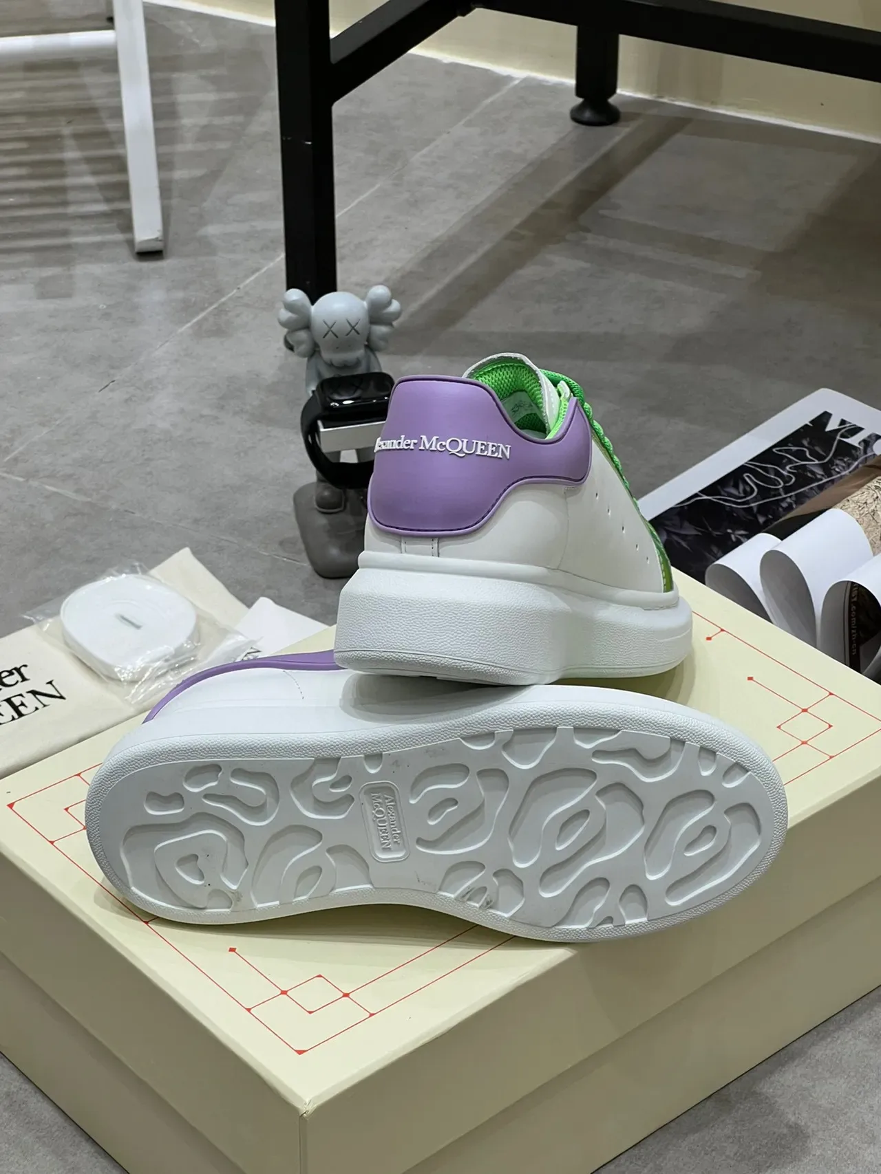 Alexander McQueen Sneakers Oversized Green White Purple Style de vie 3