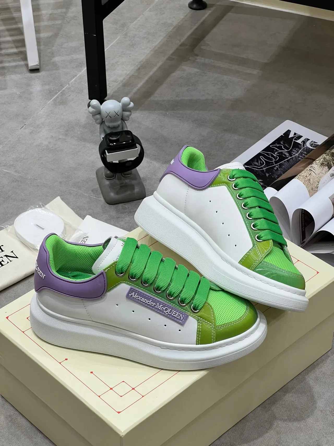 Alexander McQueen Sneakers Oversized Green White Purple Style de vie 4