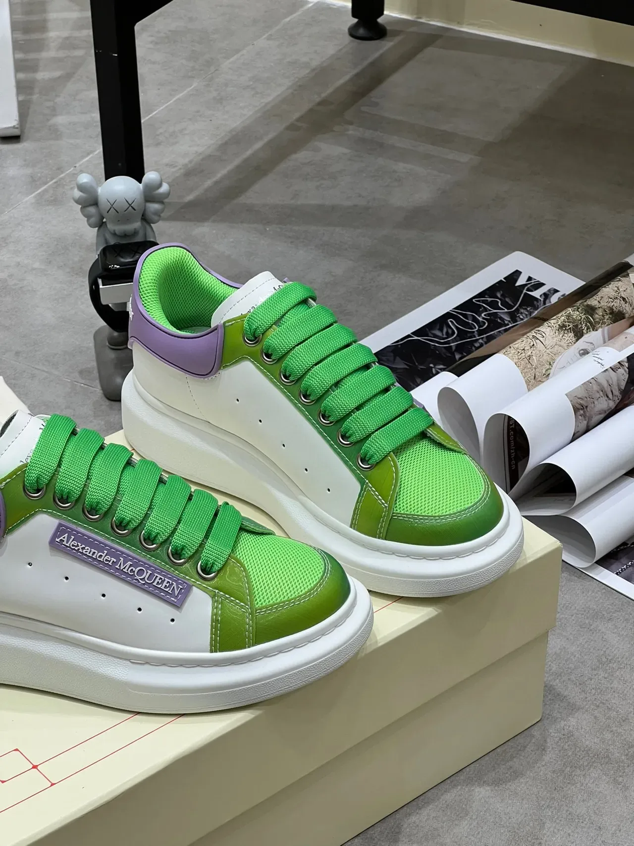 Alexander McQueen Sneakers Oversized Green White Purple Style de vie 5