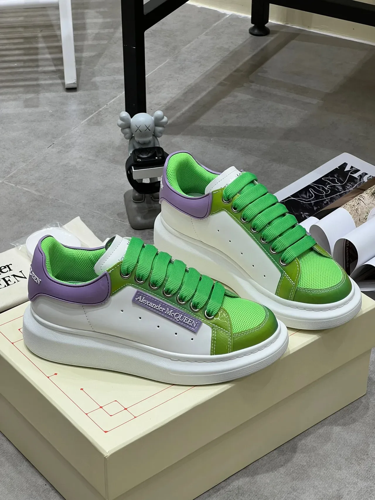 Alexander McQueen Sneakers Oversized Green White Purple Style de vie 6
