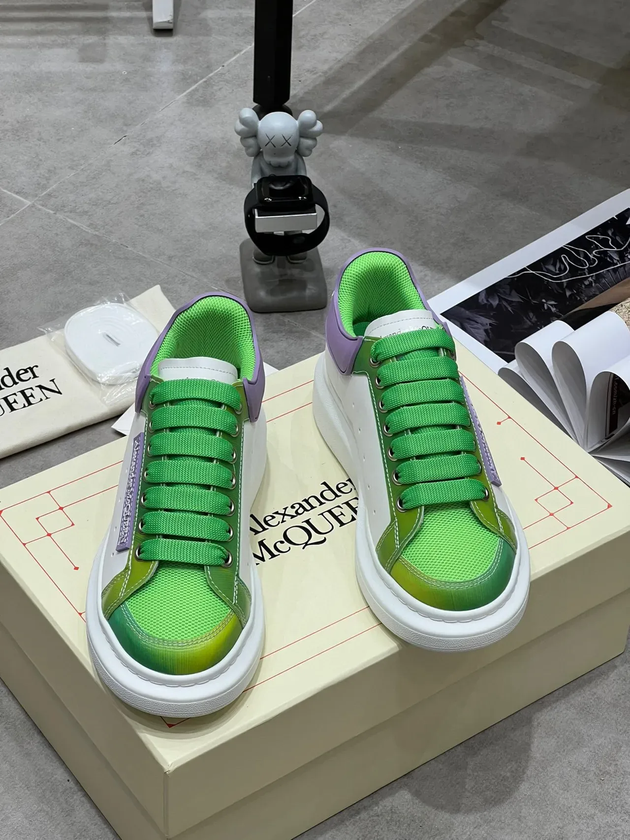 Alexander McQueen Sneakers Oversized Green White Purple Style de vie 8