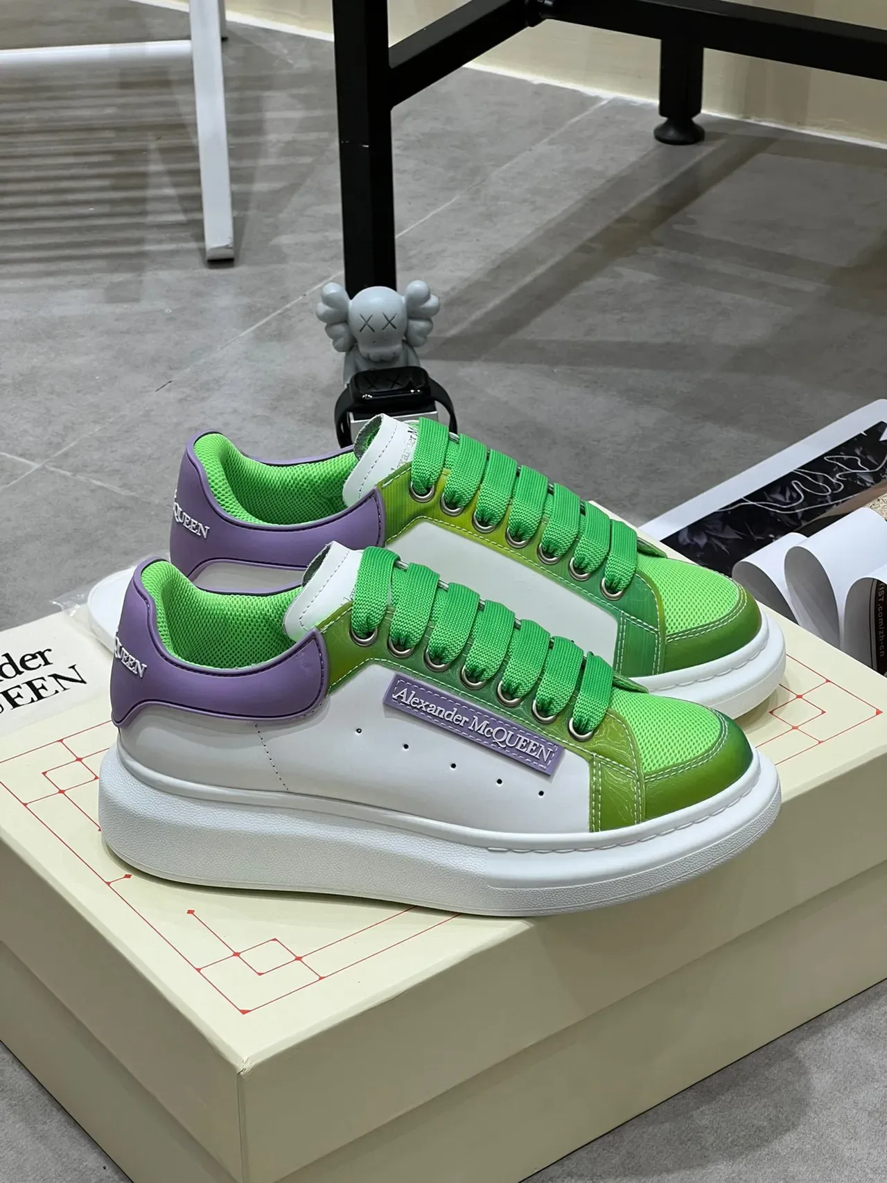 Alexander McQueen Sneakers Oversized Green White Purple Style de vie 9