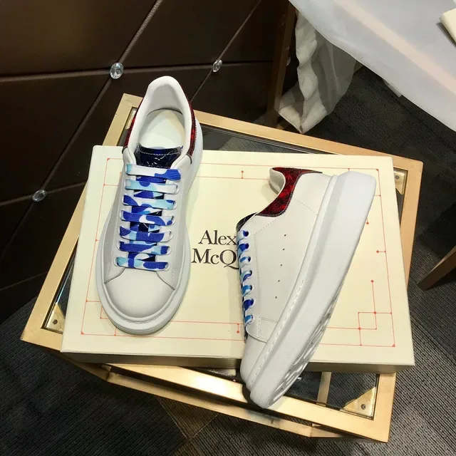 Alexander McQueen Sneakers oversize blanc bleu semelle plateforme boîte à orteils perforée sneakers lifestyle 7