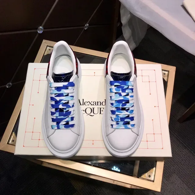 Alexander McQueen Sneakers oversize blanc bleu semelle plateforme boîte à orteils perforée sneakers lifestyle 9