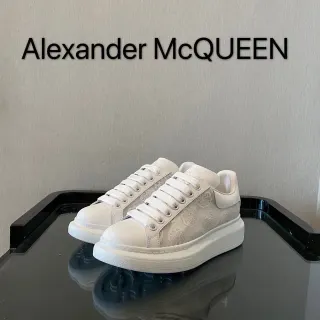 Alexander McQueen सफेद फूल दबावित Oversized लाइफस्टाइल स्नीकर