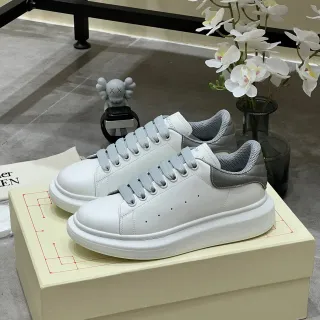 Alexander McQueen अतिरिक्त बड़े स्नीकर सफेद ग्रे जीवनशैली स्नीकर