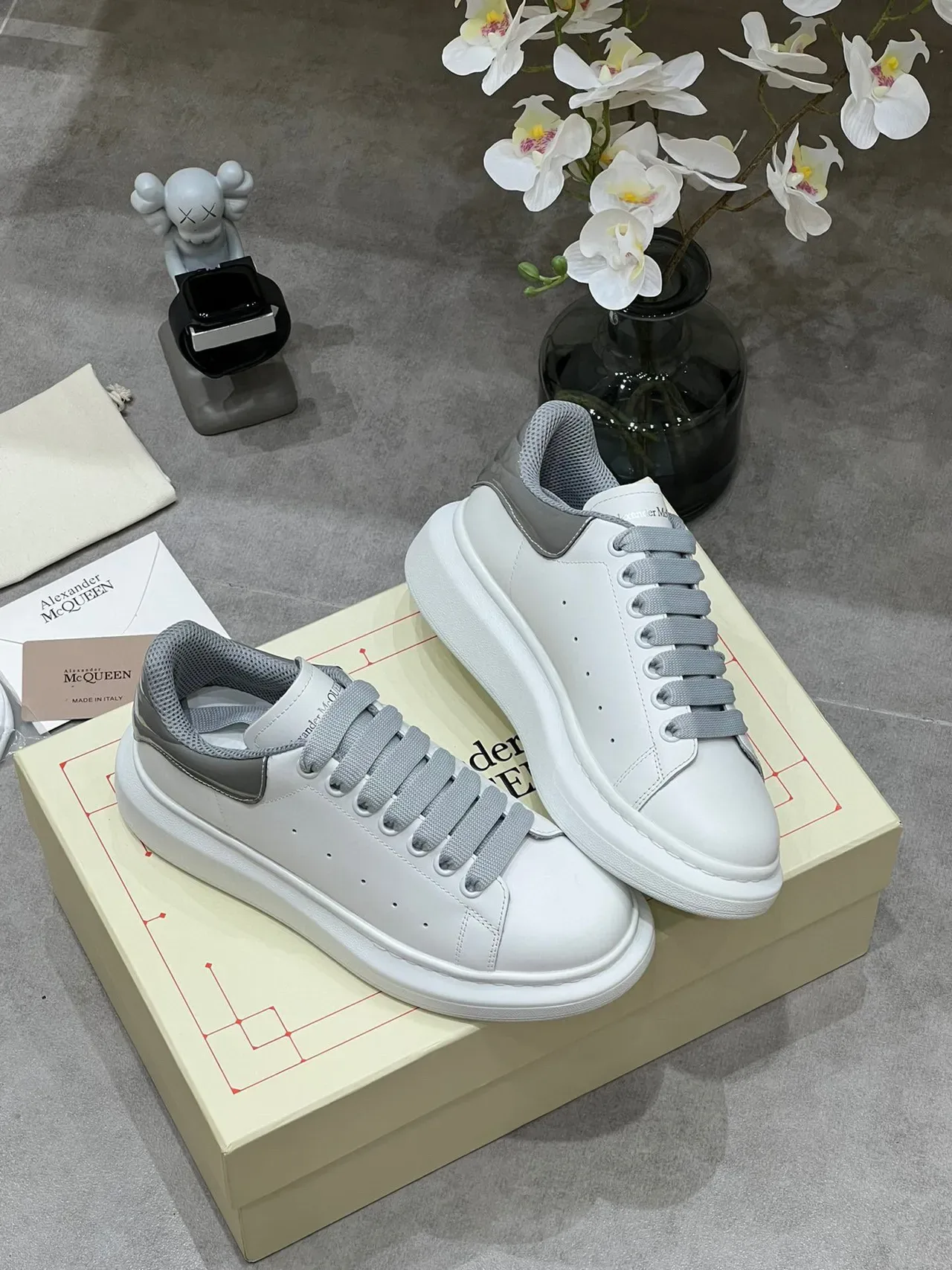 Alexander McQueen अतिरिक्त बड़े स्नीकर सफेद ग्रे जीवनशैली स्नीकर 7