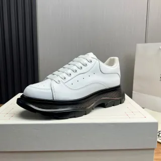 Alexander McQueen सफेद चमड़े का ओवरसाइज्ड चंकी स्नीकर
