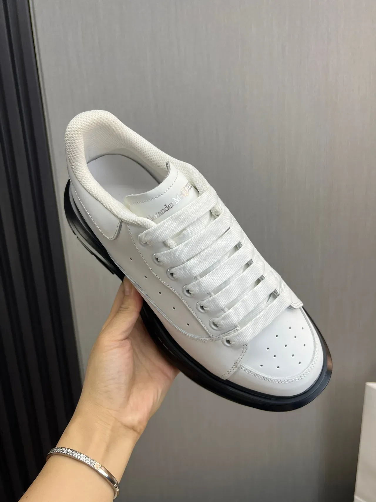 Alexander McQueen Oversized Sneaker White Leather Chunky Sneaker 4