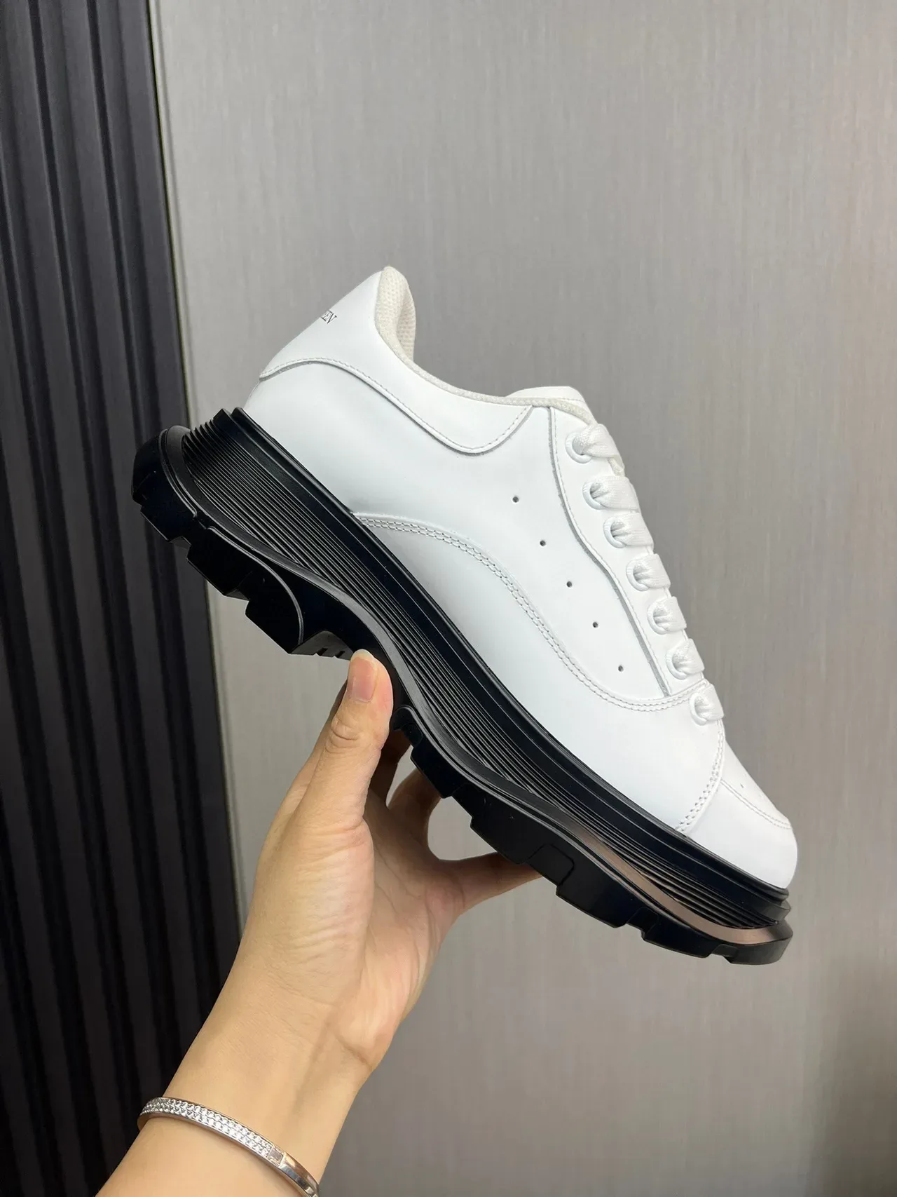 Alexander McQueen Oversized Sneaker White Leather Chunky Sneaker 5