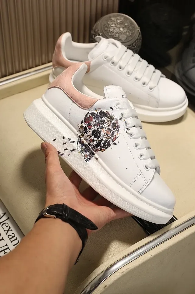 Alexander McQueen ओवरसाइज्ड स्नीकर श्वेत गुलाबी फ्लोरल खोपड़ी लाइफस्टाइल स्नीकर 7