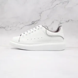 Alexander McQueen विशाल स्नीकर सफेद चांदी प्लेटफॉर्म चिकनी चमड़े का ऊपरी भाग जीवनशैली स्नीकर