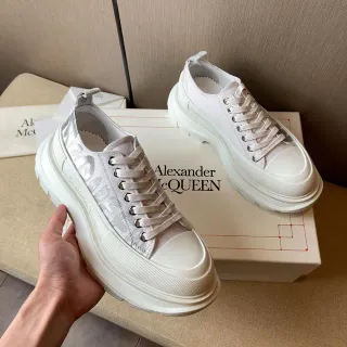 Alexander McQueen बड़ा सफेद चांदी प्लेटफॉर्म सोल धातु साइड पैनल मोटा स्नीकर