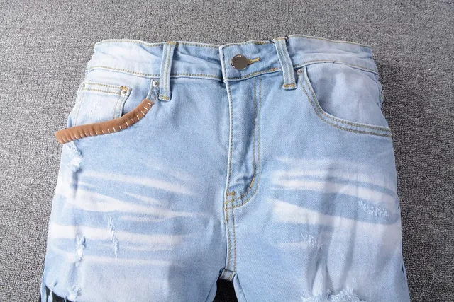 Amiri Jeans con Patchwork Distressed Logo 10