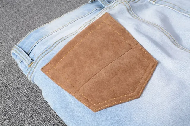 Amiri Jeans con Patchwork Distressed Logo 21