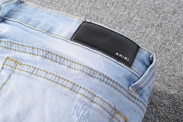 Amiri Jeans con Patchwork Distressed Logo 22