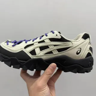 ASICS 米色 黑色 分层合成 笼 粗犷 lug sole 生活方式运动鞋