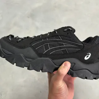 ASICS 黑色 粗糙鞋底 网布-麂皮混合鞋面 生活休闲运动鞋