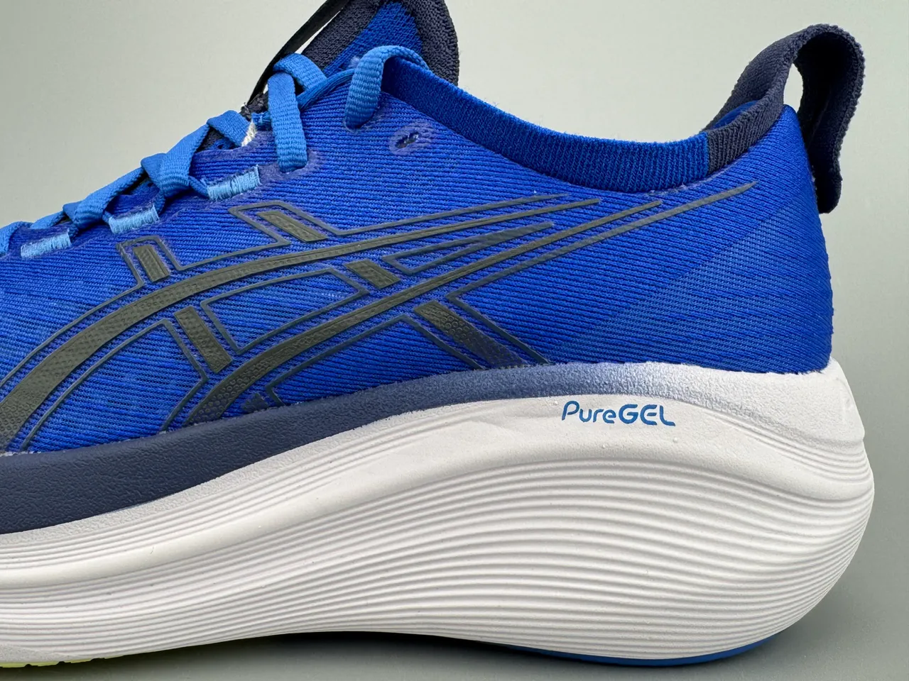 ASICS Zapatillas de running con upper de knit engineered, mediasuela rockered, color azul blanco 3