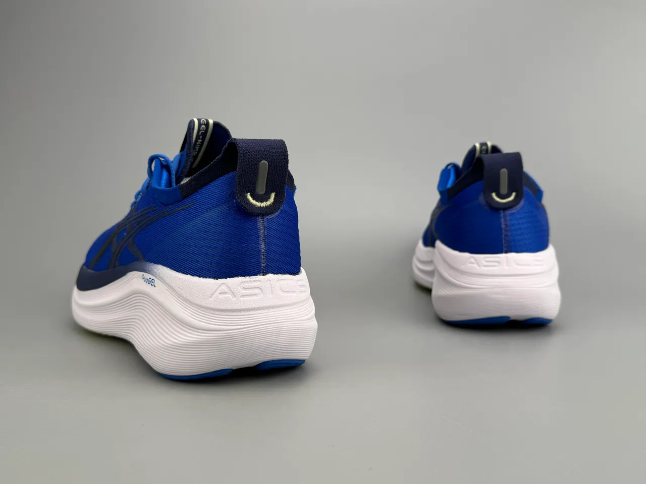 ASICS Zapatillas de running con upper de knit engineered, mediasuela rockered, color azul blanco 4