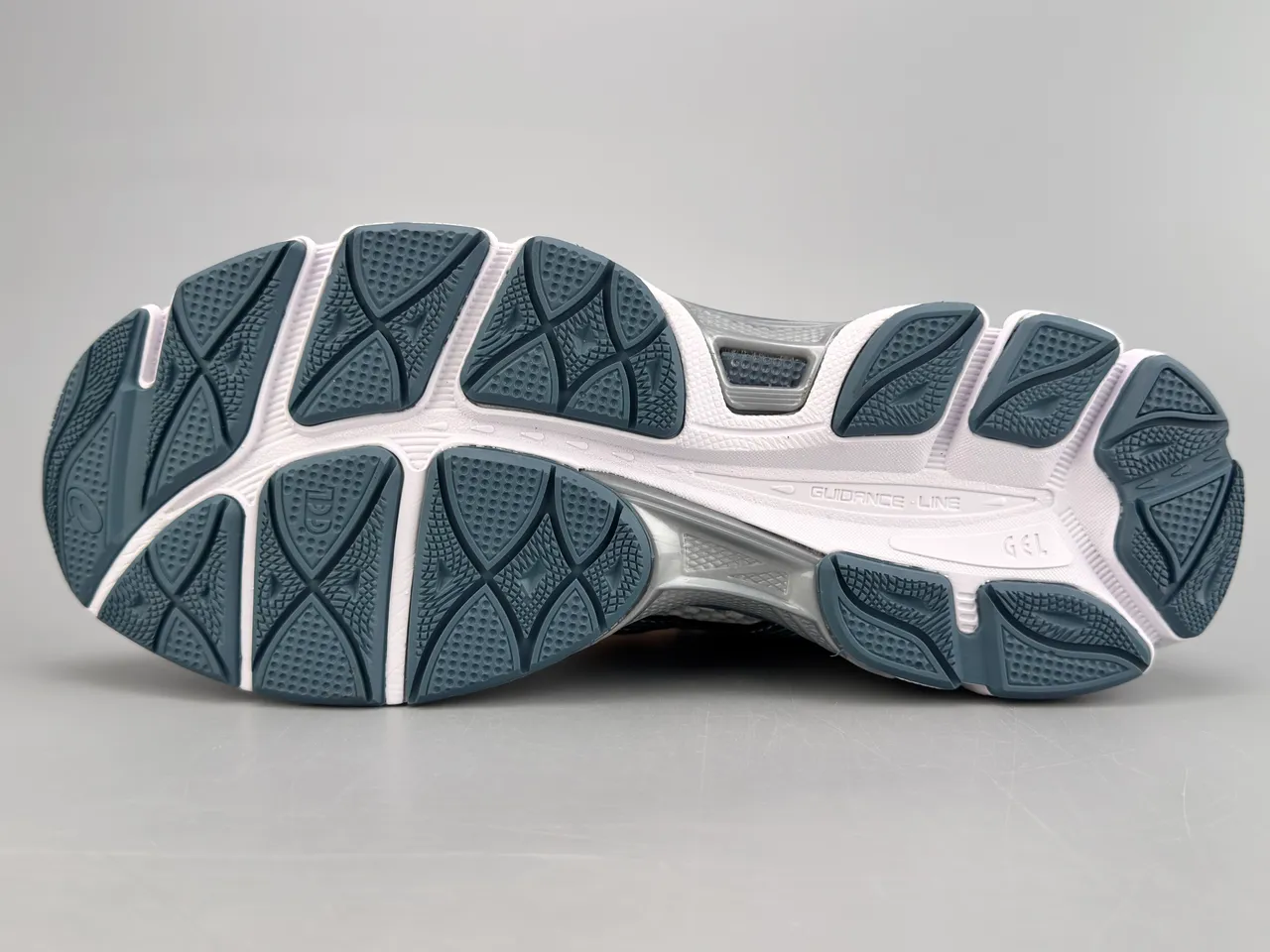 ASICS Gel-Cumulus 16 White Silver Green Chaussures de course 6