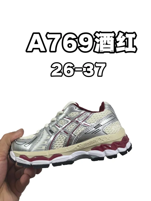 ASICS Gel-Kayano Tênis de corrida preto/prata 8