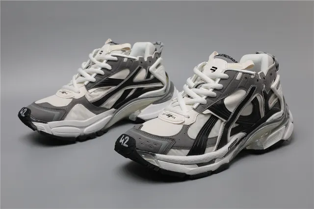ASICS Runner 灰色/白色/黑色 跑鞋 5