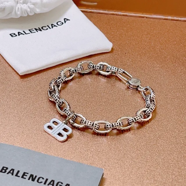 Balenciaga BB Pulseira Corrente de Esmalte Prateada 9