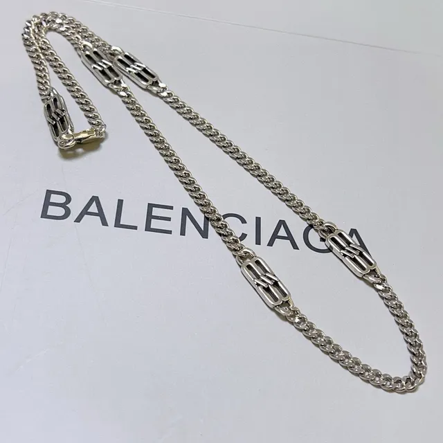 Balenciaga BB Chain قلادة كيرب بلون فضي 4