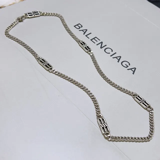 Balenciaga BB Chain قلادة كيرب بلون فضي 6