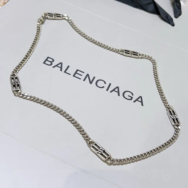 Balenciaga BB Chain قلادة كيرب بلون فضي 9