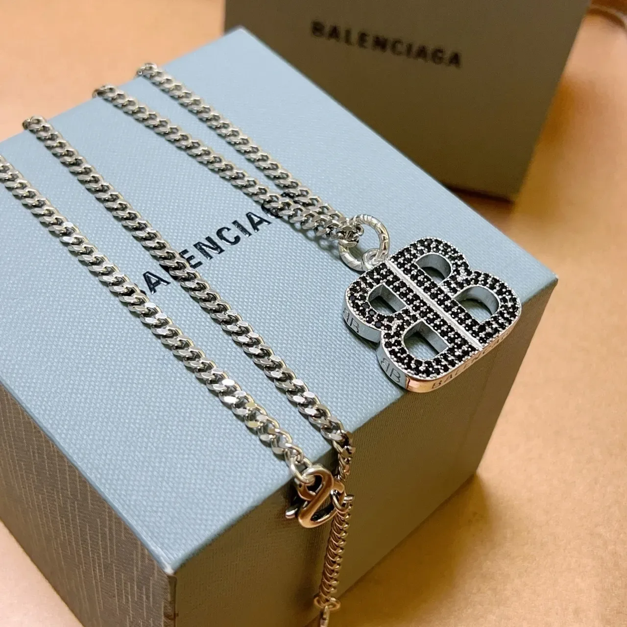 Balenciaga BB Pavé Double-B Collar colgante 3