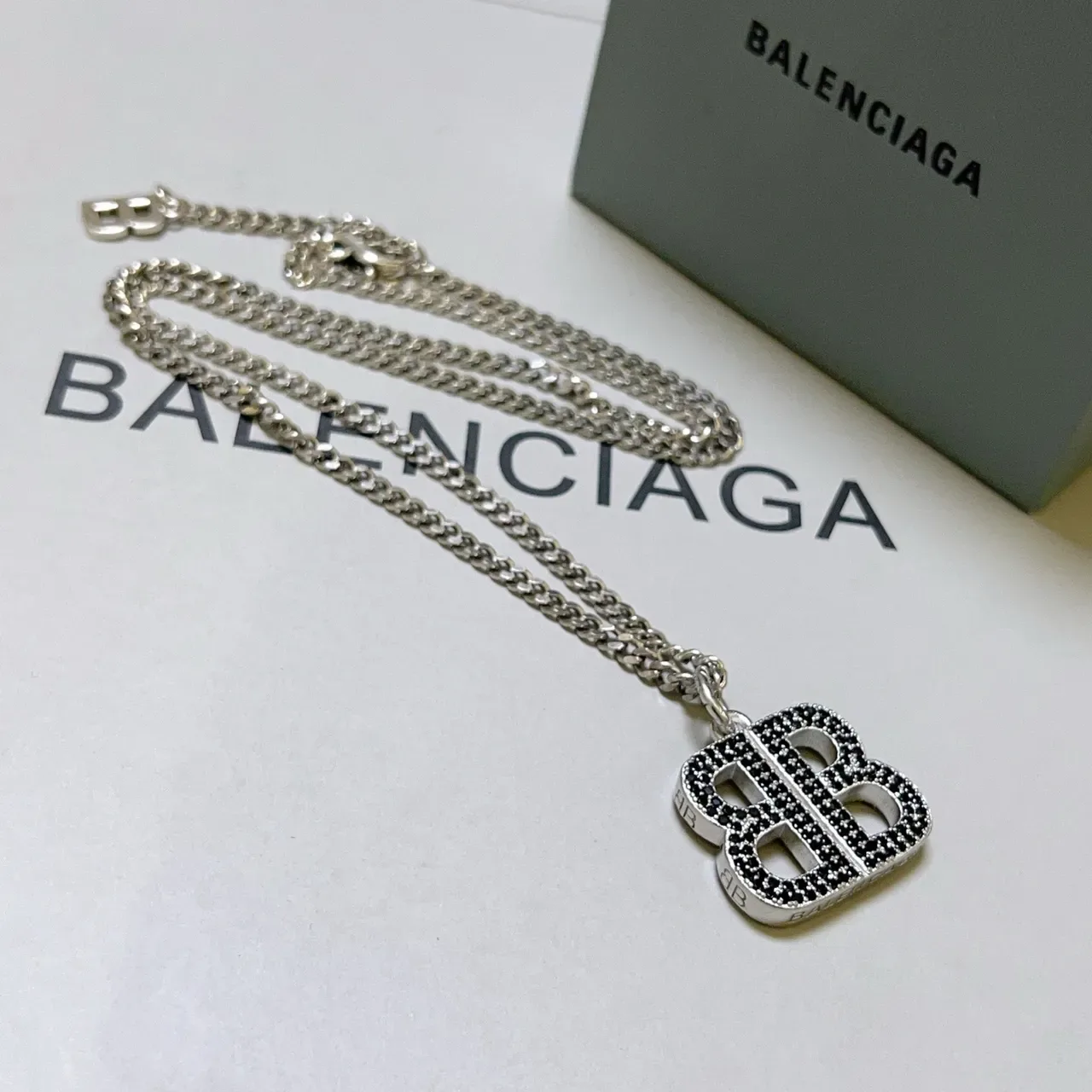Balenciaga BB Pavé Double-B Collar colgante 4