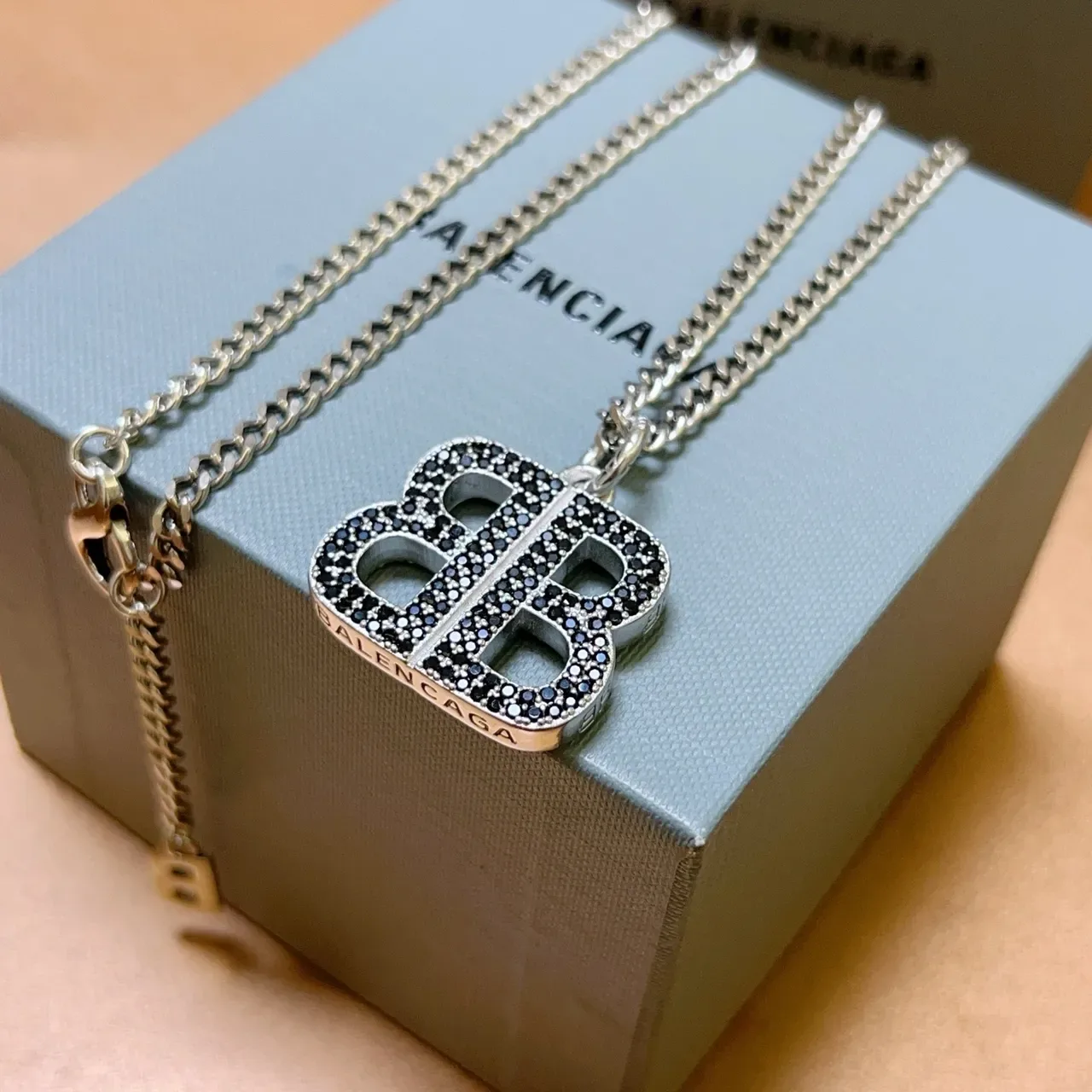 Balenciaga BB Pavé Double-B Collar colgante 6