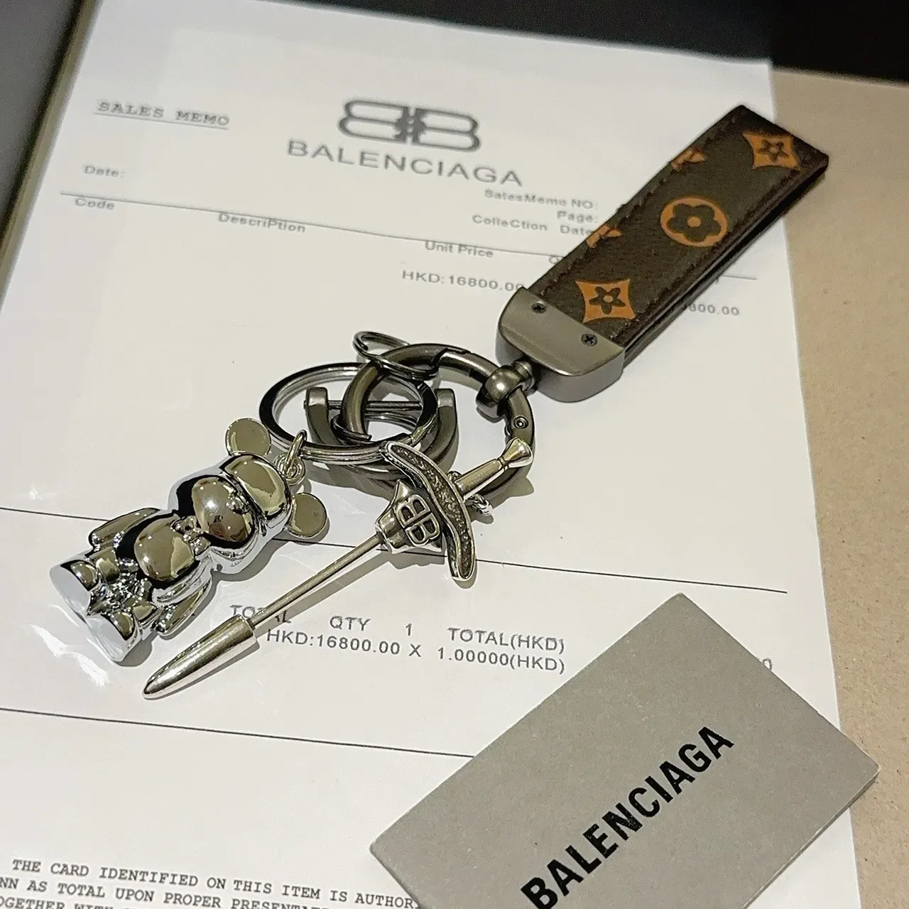 Balenciaga Ours Porte-clés Marron Sangle Cuir Monogrammée Charm Métal Poli Étui Téléphone 5