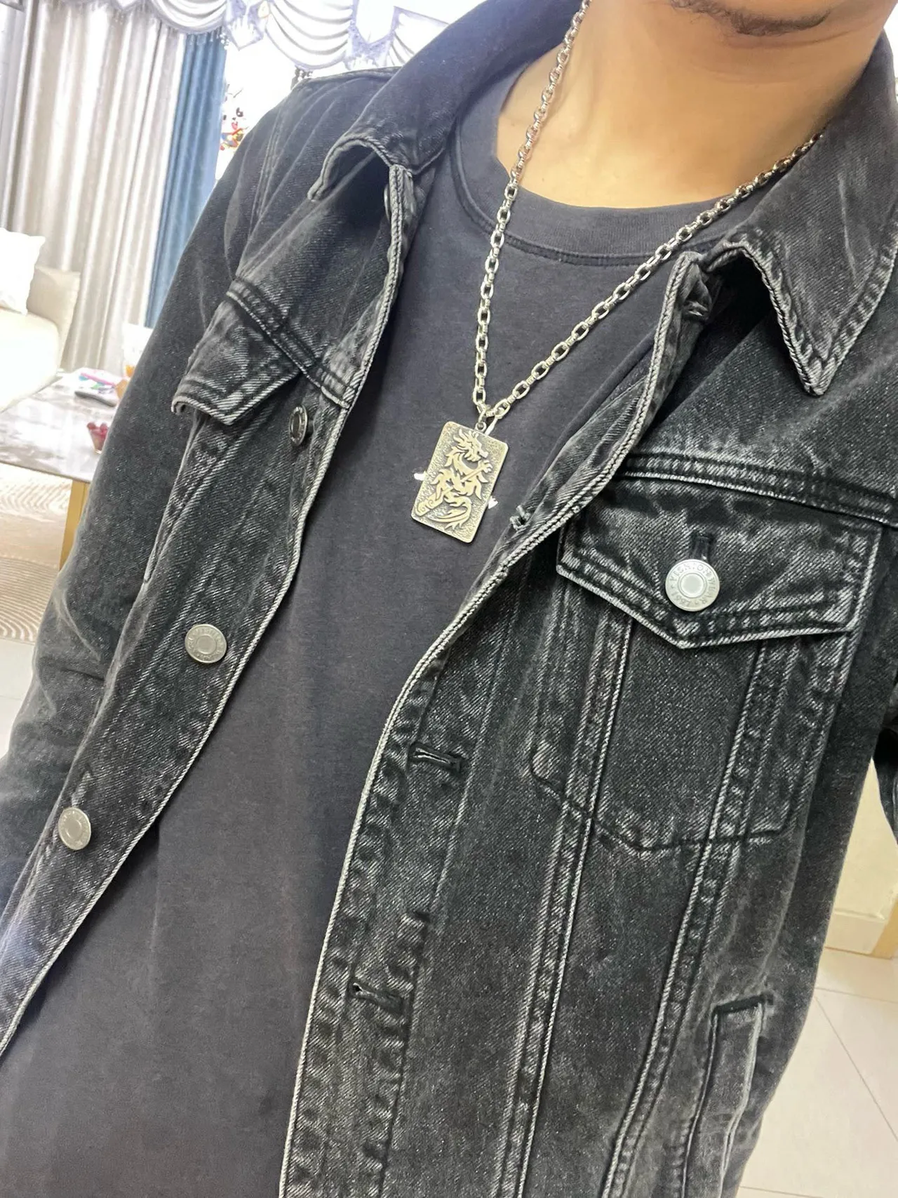Balenciaga ড্রাগন মোটিফ টেক্সচার্ড পেন্ডেন্ট নেকলেস 5