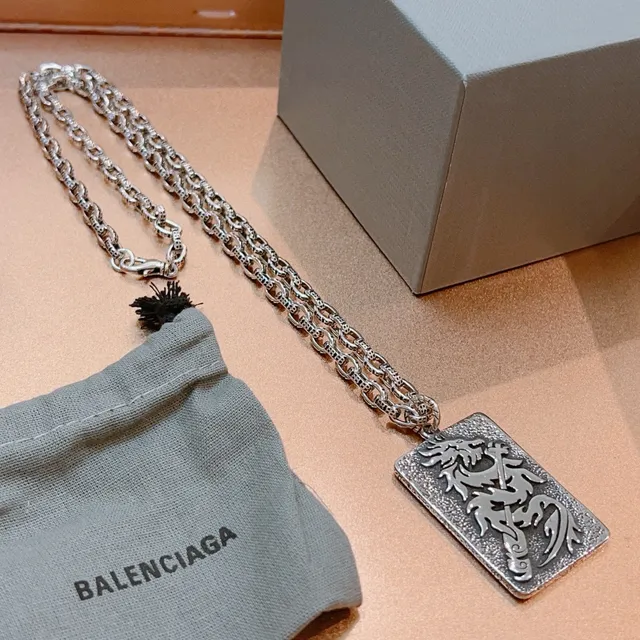 Balenciaga ড্রাগন মোটিফ টেক্সচার্ড পেন্ডেন্ট নেকলেস 7