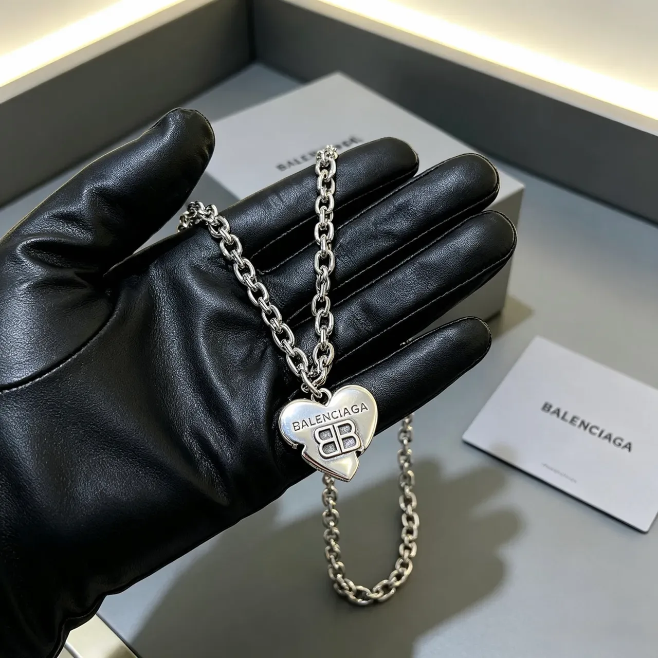 Balenciaga 银色心形吊坠 粗链条项链 4