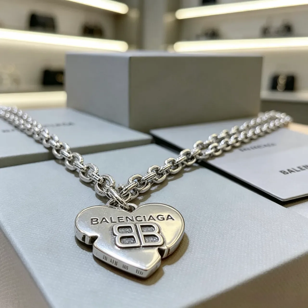 Balenciaga 银色心形吊坠 粗链条项链 5