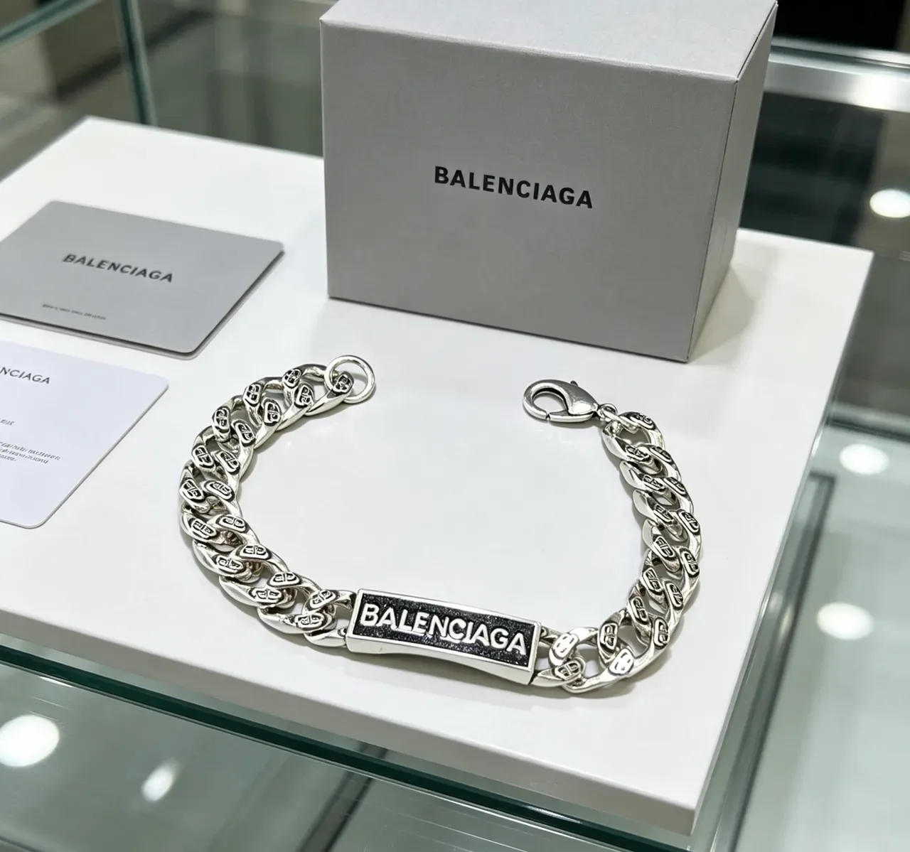 Pulsera Balenciaga Logo Plaque Plata Negro Cadena Curb-Link Chunky Rectangular 5